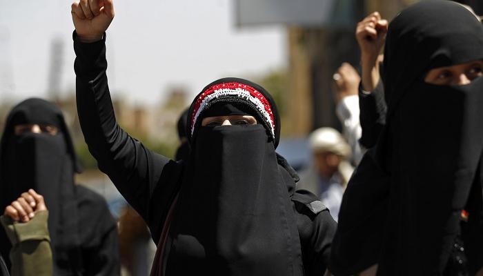 نساء تتظاهر ضد الحوثي
