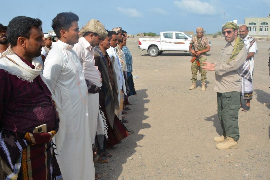 ناطق المقاومة الوطنية وقيادات عسكرية تعايد الجرحى والمقاتلين