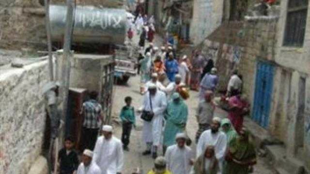 الحوثي يمنع صلاة العيد